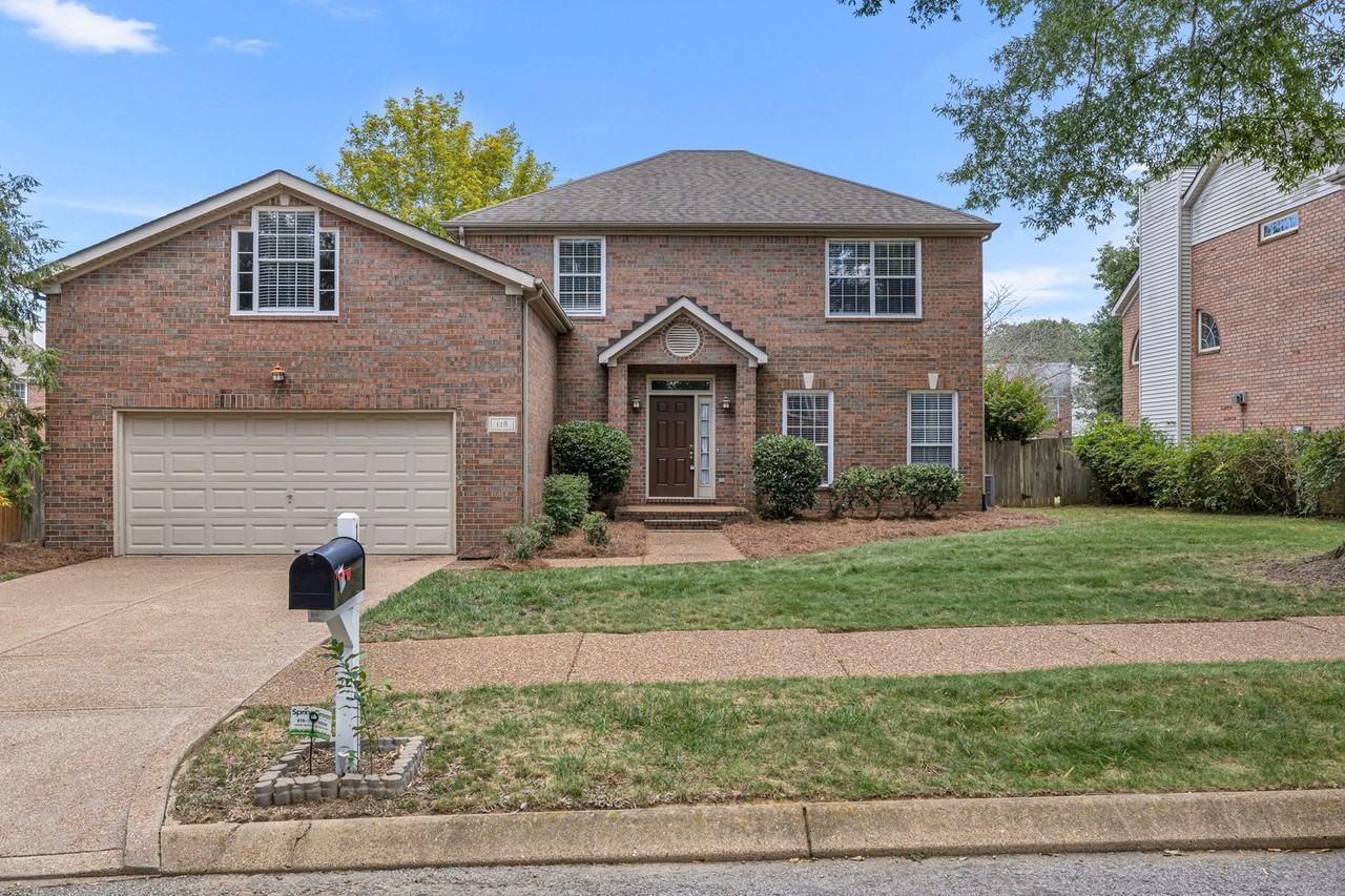 128 Clarendon Cir - Photo 2 of 50