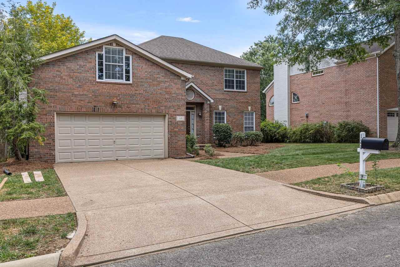 128 Clarendon Cir - Photo 3 of 50
