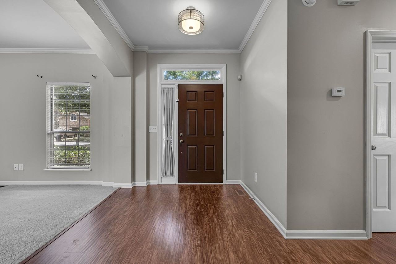 128 Clarendon Cir - Photo 6 of 50