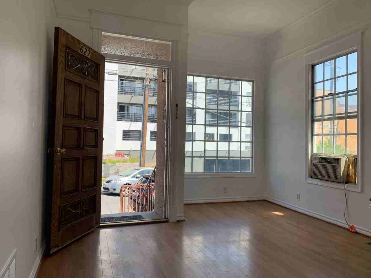 627 N Hill Pl - Photo 4 of 24