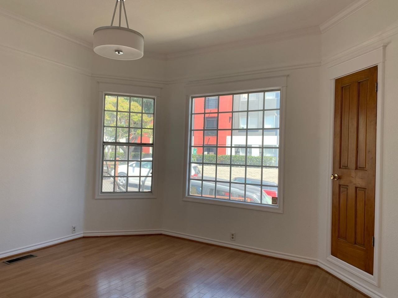 627 N Hill Pl - Photo 5 of 24