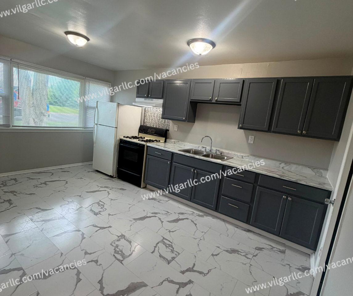 5060 Georgia St - Photo 4 of 18