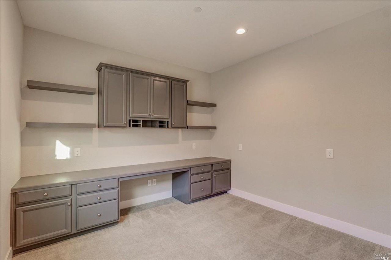 579 Honeysuckle Dr - Photo 3 of 18
