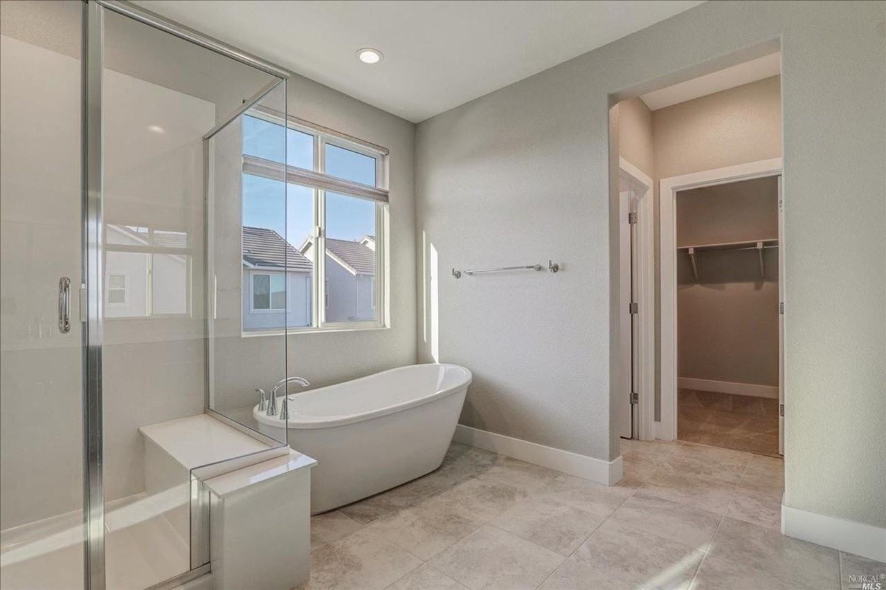 579 Honeysuckle Dr - Photo 5 of 18