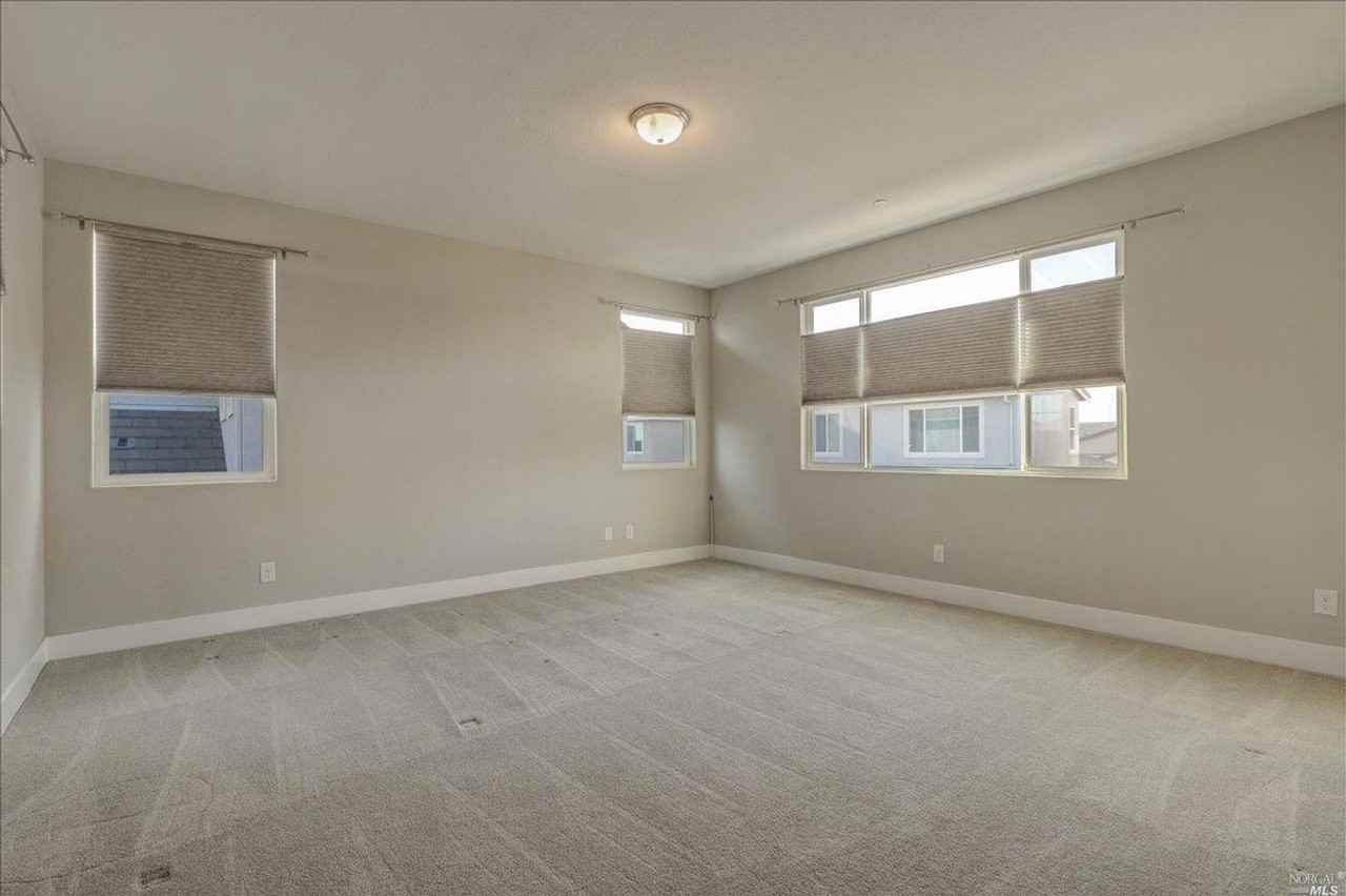 579 Honeysuckle Dr - Photo 6 of 18