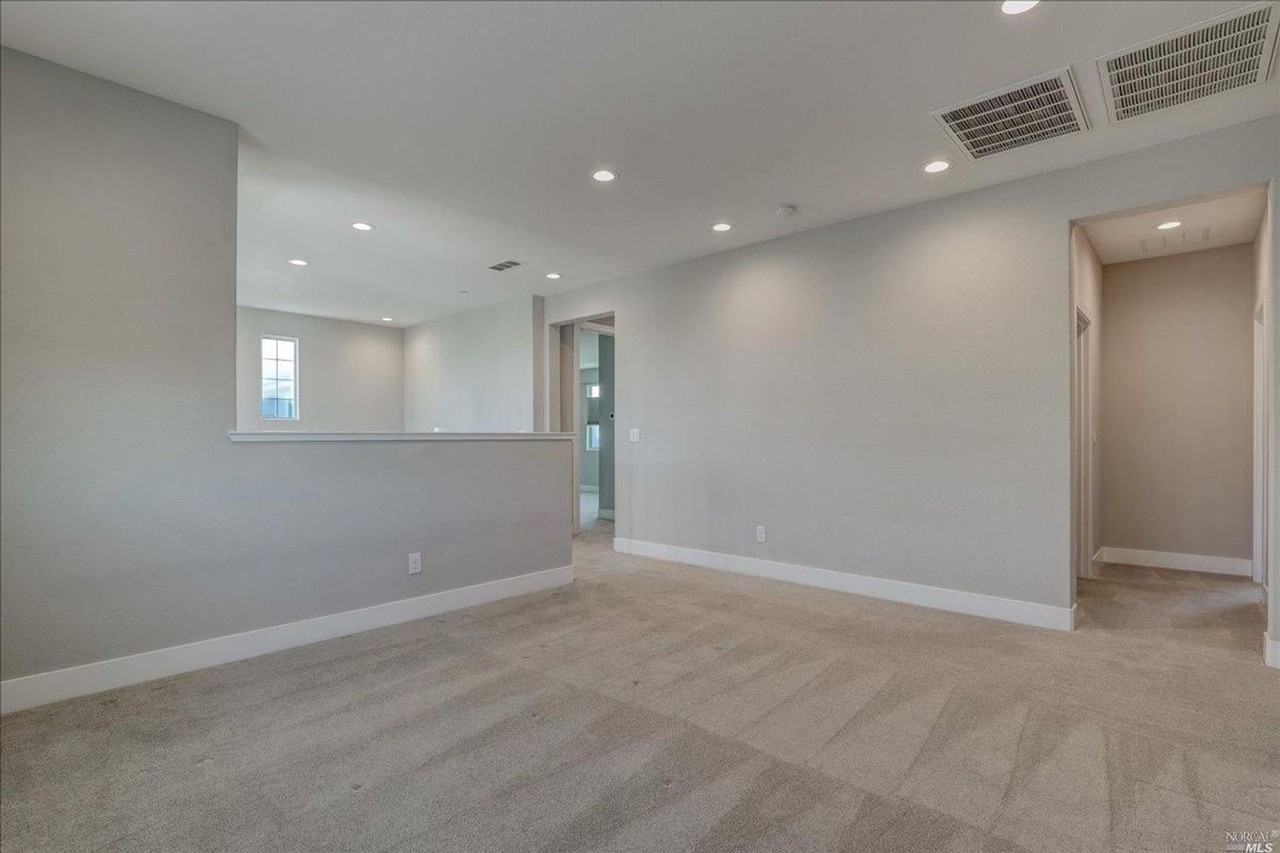 579 Honeysuckle Dr - Photo 7 of 18