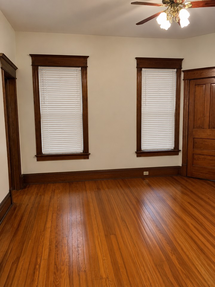 2063 Sherwood Ave - Photo 6 of 23