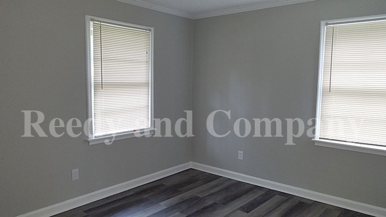 893 Linwood Rd - Photo 4 of 22