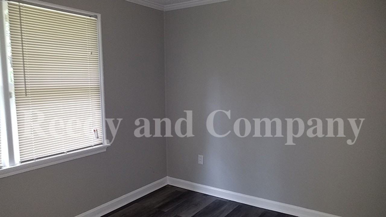 893 Linwood Rd - Photo 5 of 22