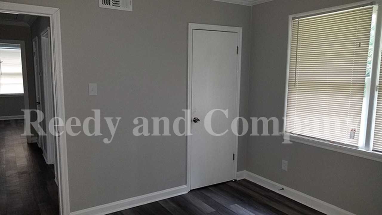 893 Linwood Rd - Photo 6 of 22