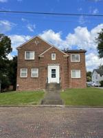 featured image of 805 Somerset Dr