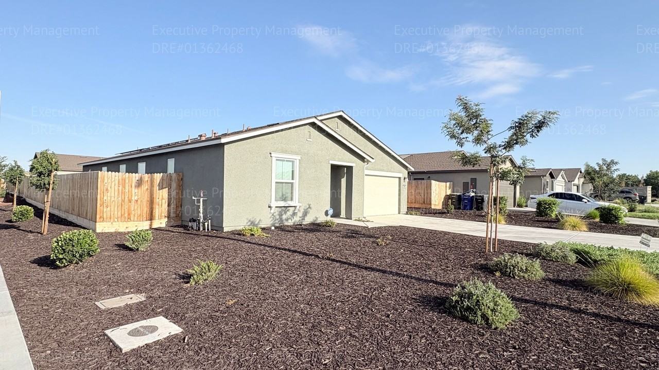 8921 Kemi St - Photo 3 of 50