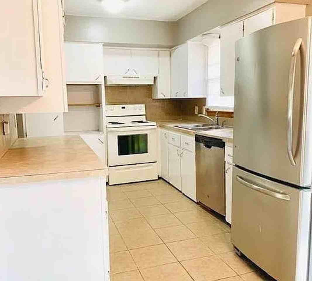6205 Ogden St - Photo 4 of 11