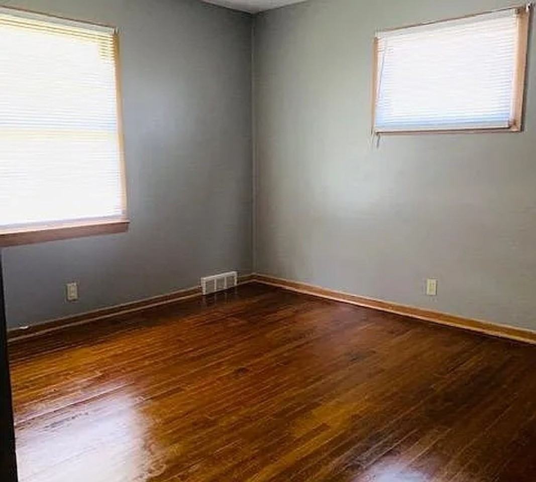 6205 Ogden St - Photo 6 of 11