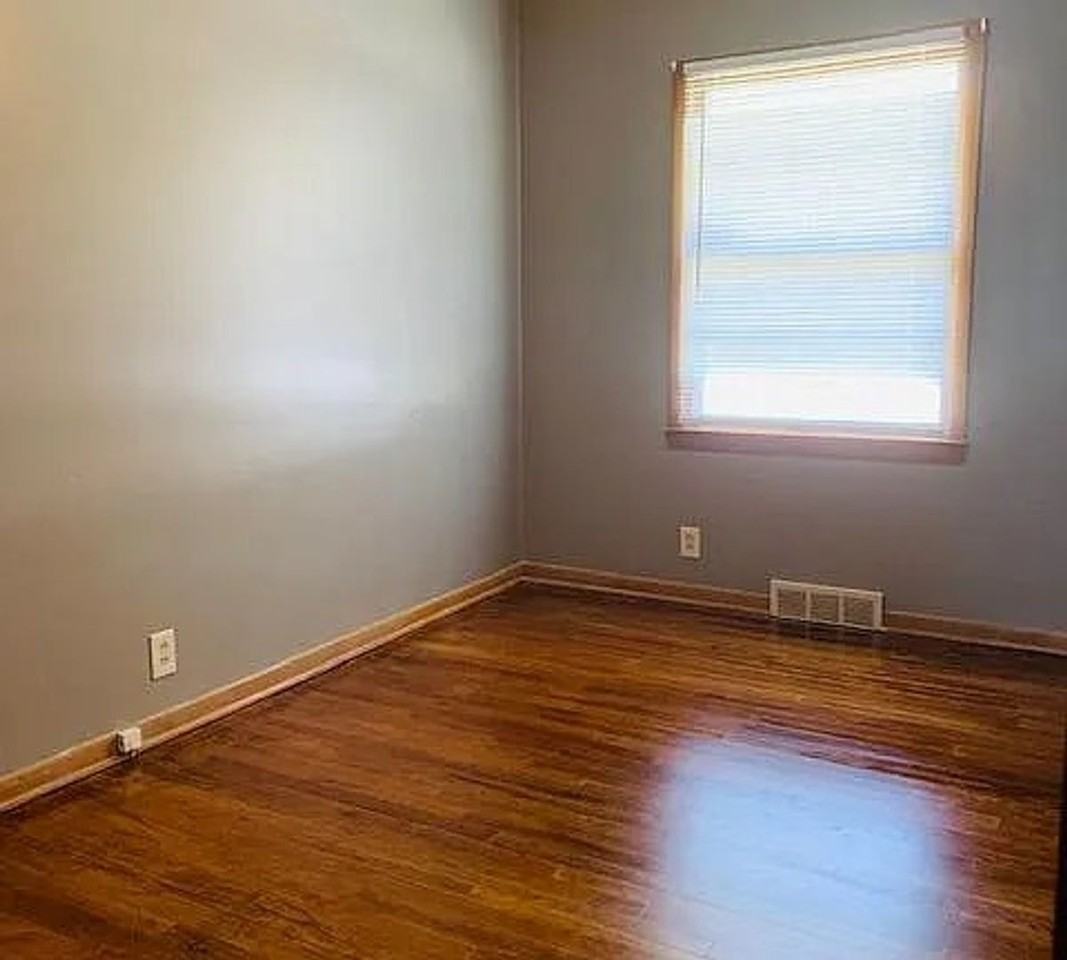 6205 Ogden St - Photo 7 of 11