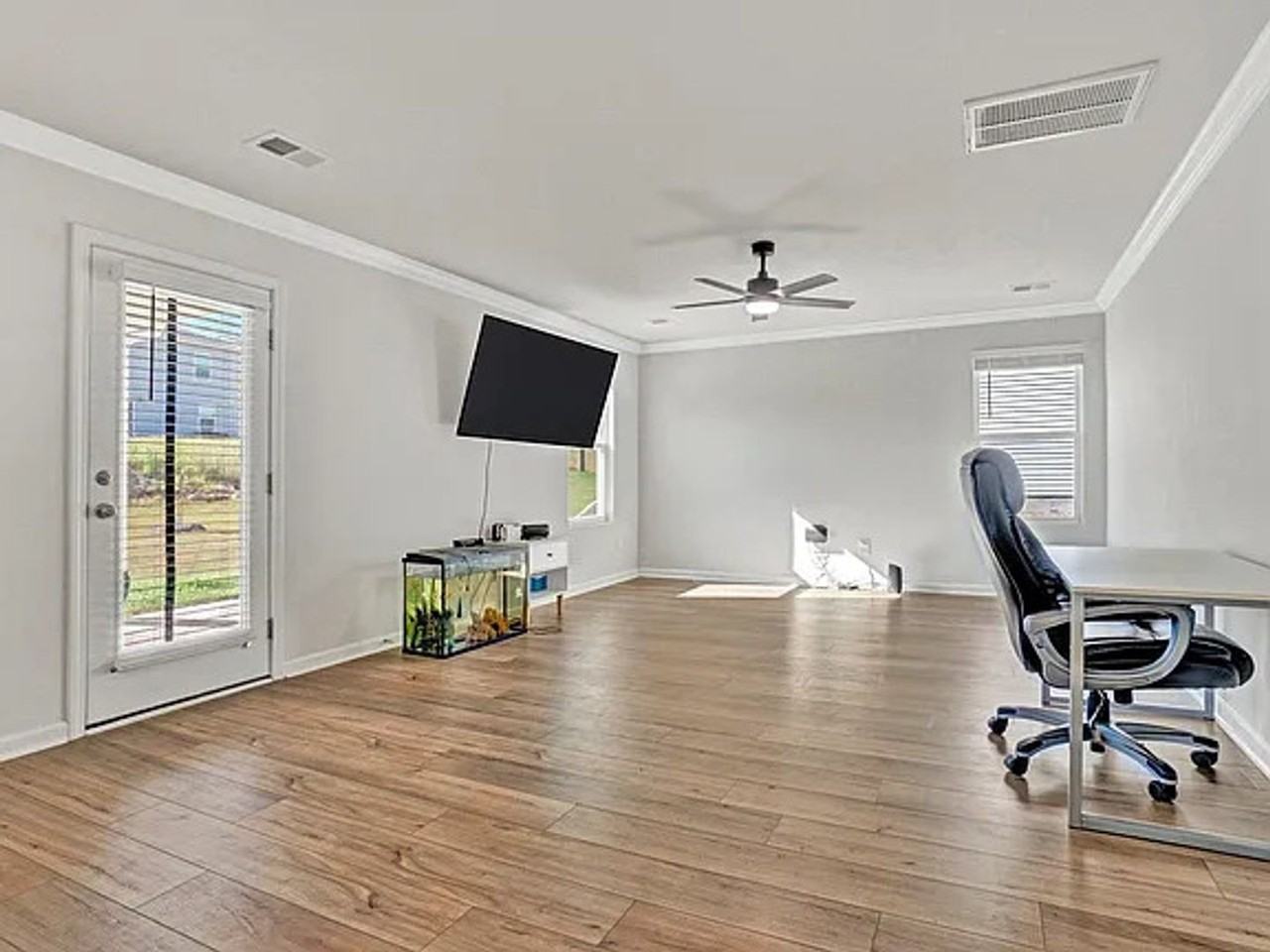 353 Anna Gray Cir - Photo 5 of 11