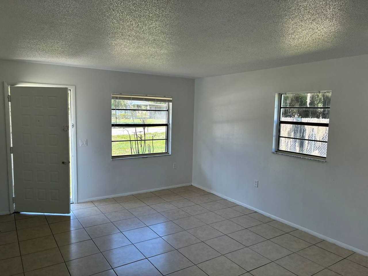 7618 Chase Rd - Photo 4 of 12