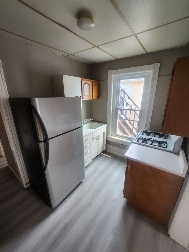 448 W Turner St - Photo 2 of 16