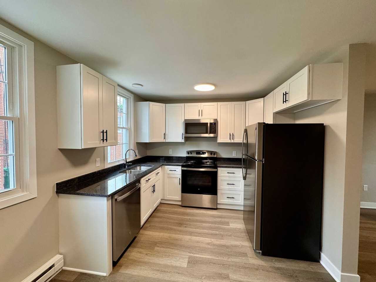 337A Maple Ln - Photo 2 of 10