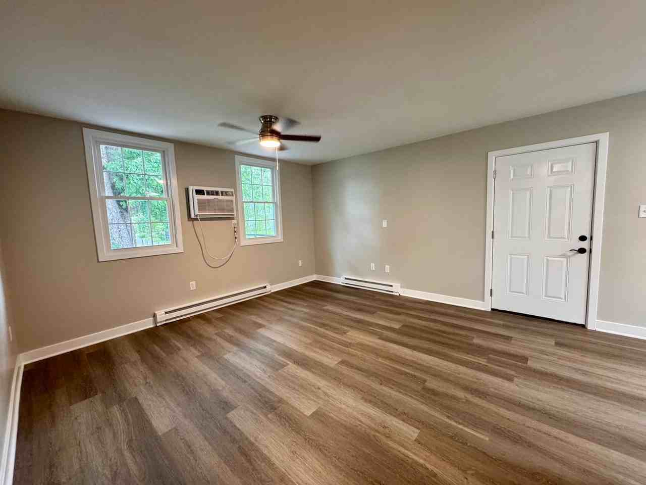 337A Maple Ln - Photo 4 of 10
