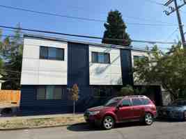 featured image of 7460 Woodlawn Ave Ne