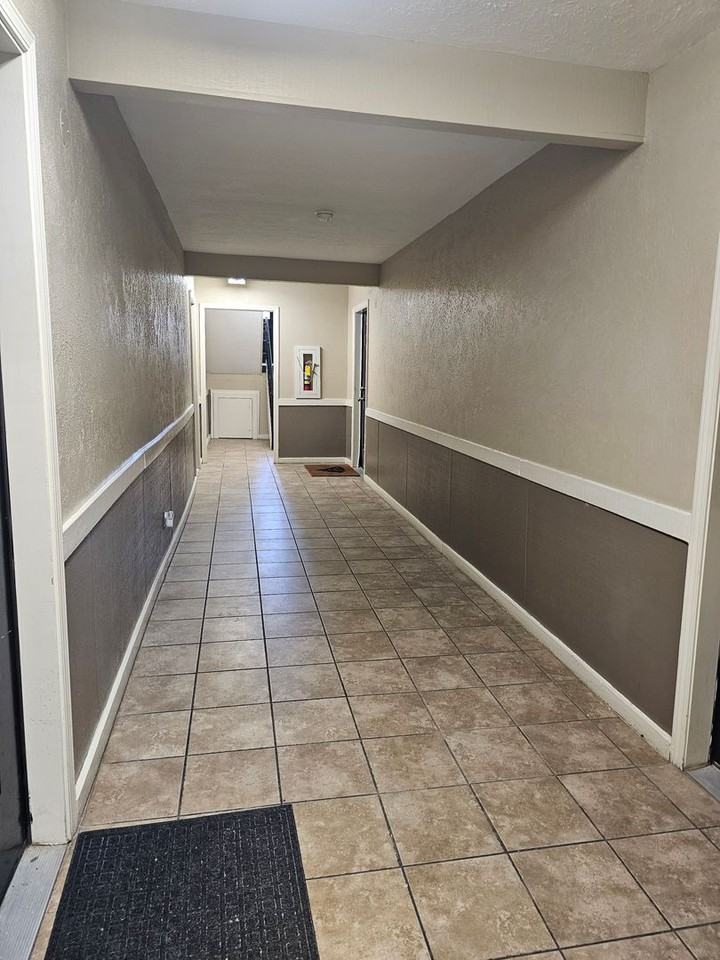 1402 Old Manor Rd - Photo 2 of 16