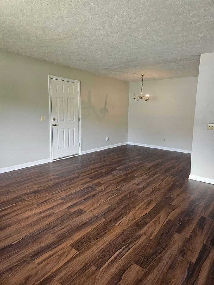 1402 Old Manor Rd - Photo 4 of 16