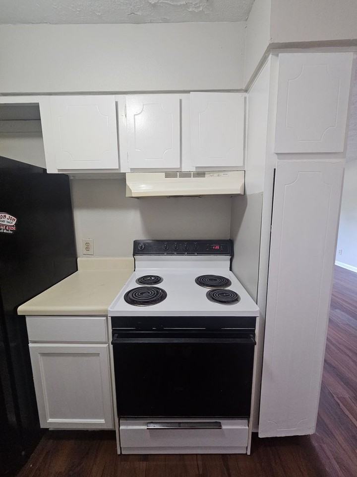 1402 Old Manor Rd - Photo 6 of 16