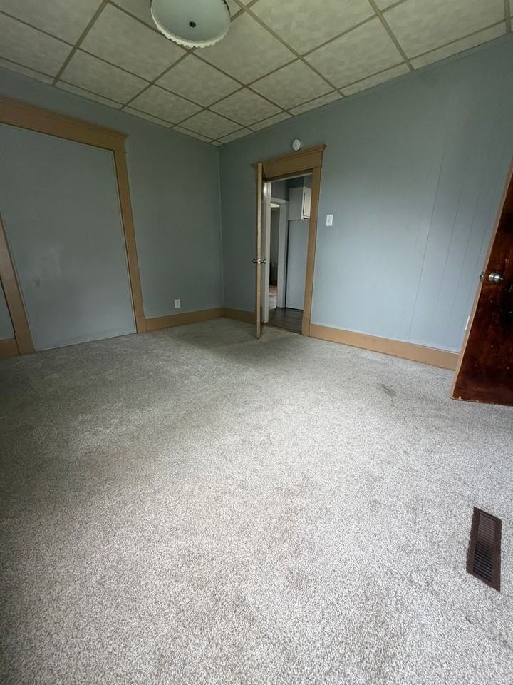 456 S Walnut St - Photo 5 of 8