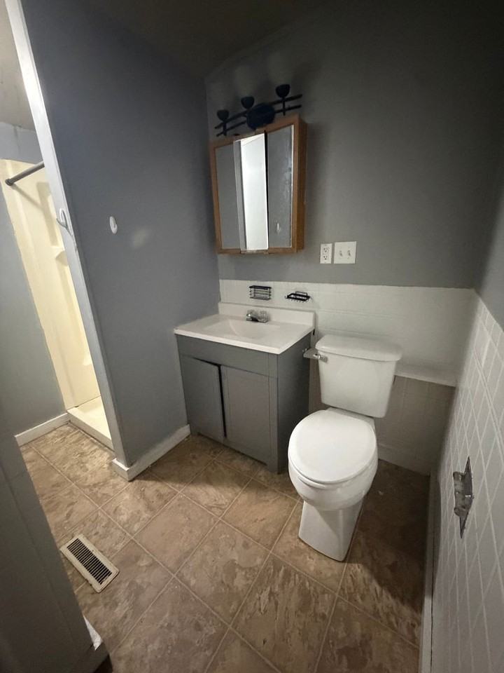 456 S Walnut St - Photo 7 of 8