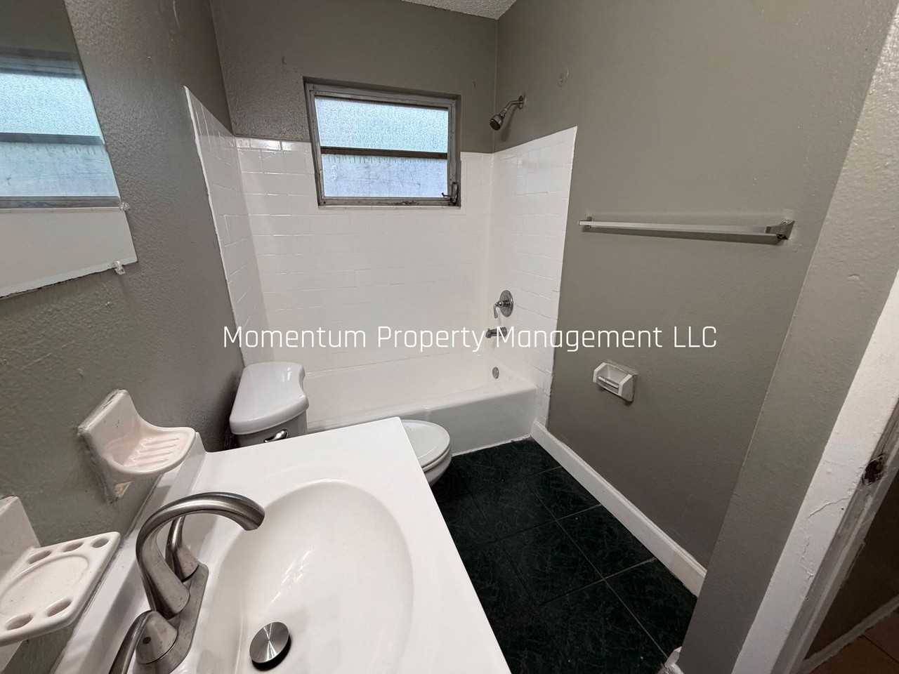 10401 N 11th St - Photo 6 of 8