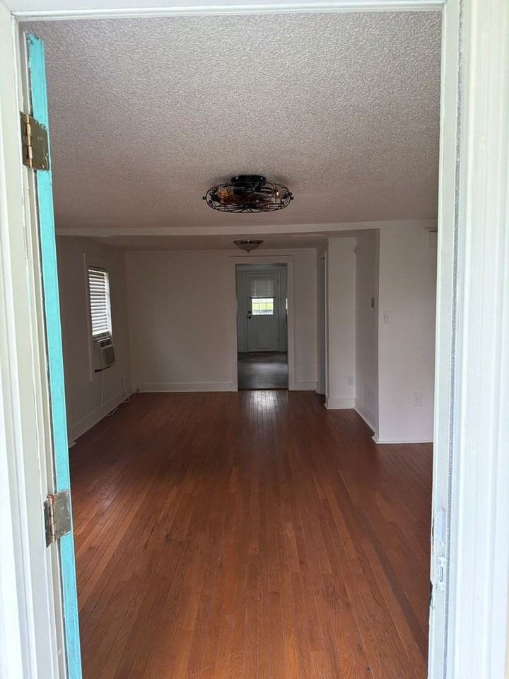 108 Greenwood Ave - Photo 3 of 23