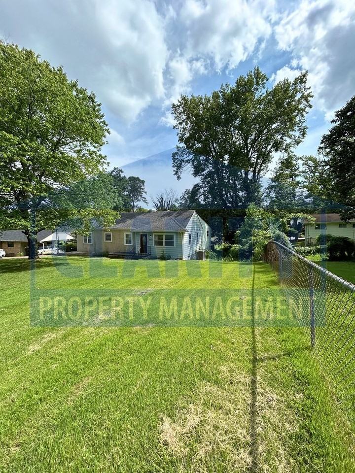 3002 Saint Paul St - Photo 3 of 30
