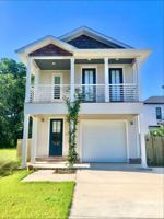 featured image of 1215 E Lloyd St
