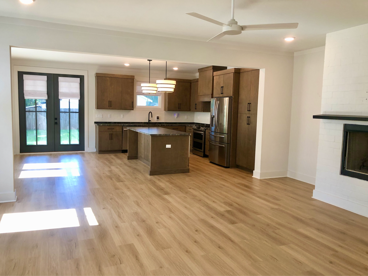 1215 E Lloyd St - Photo 2 of 13