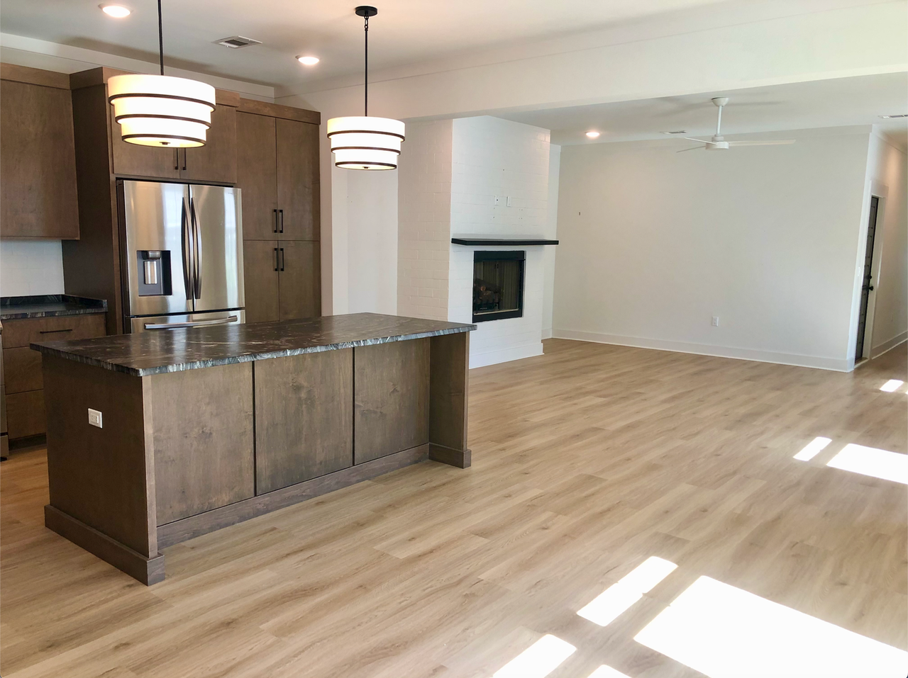 1215 E Lloyd St - Photo 4 of 13
