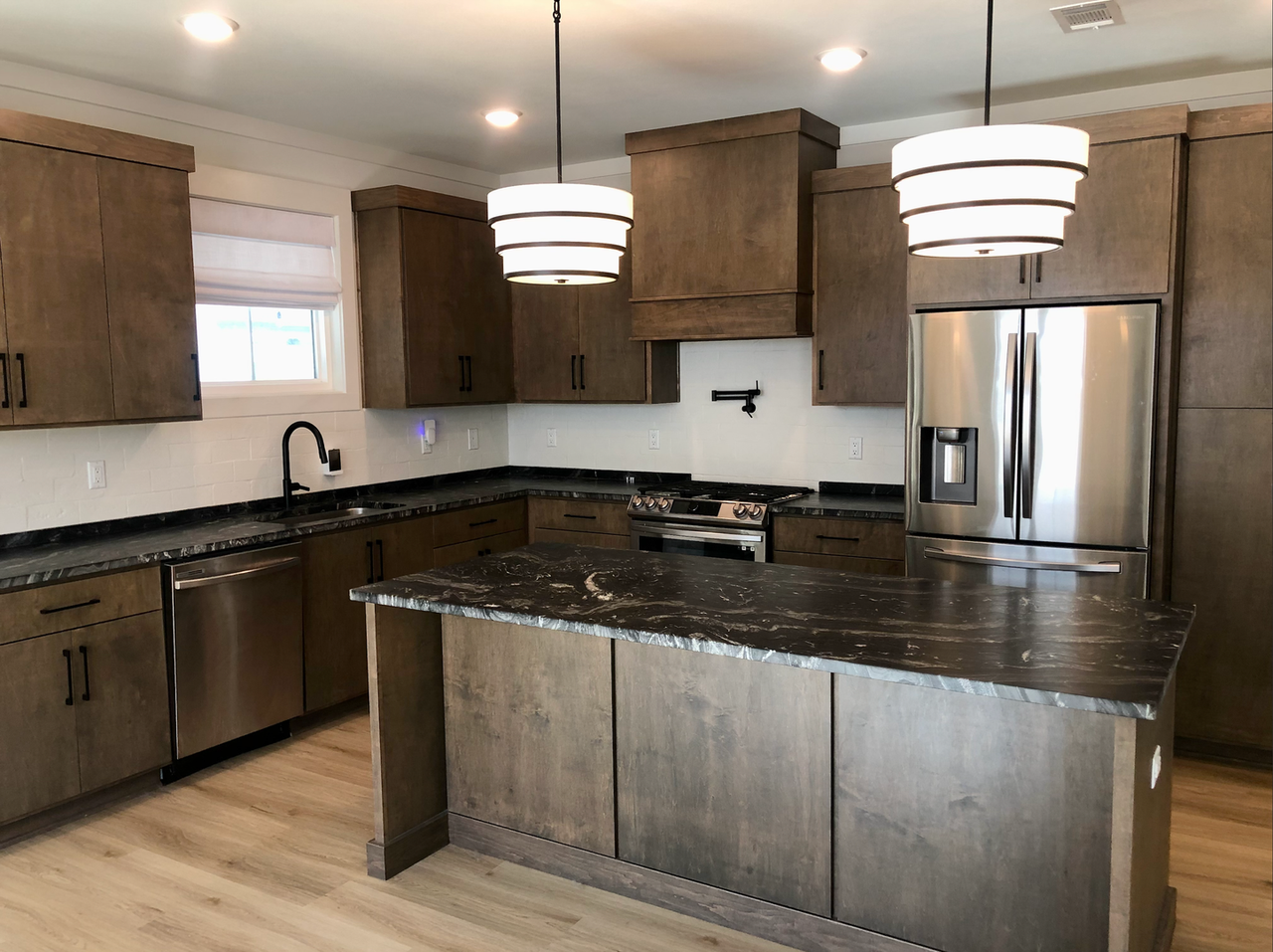 1215 E Lloyd St - Photo 5 of 13