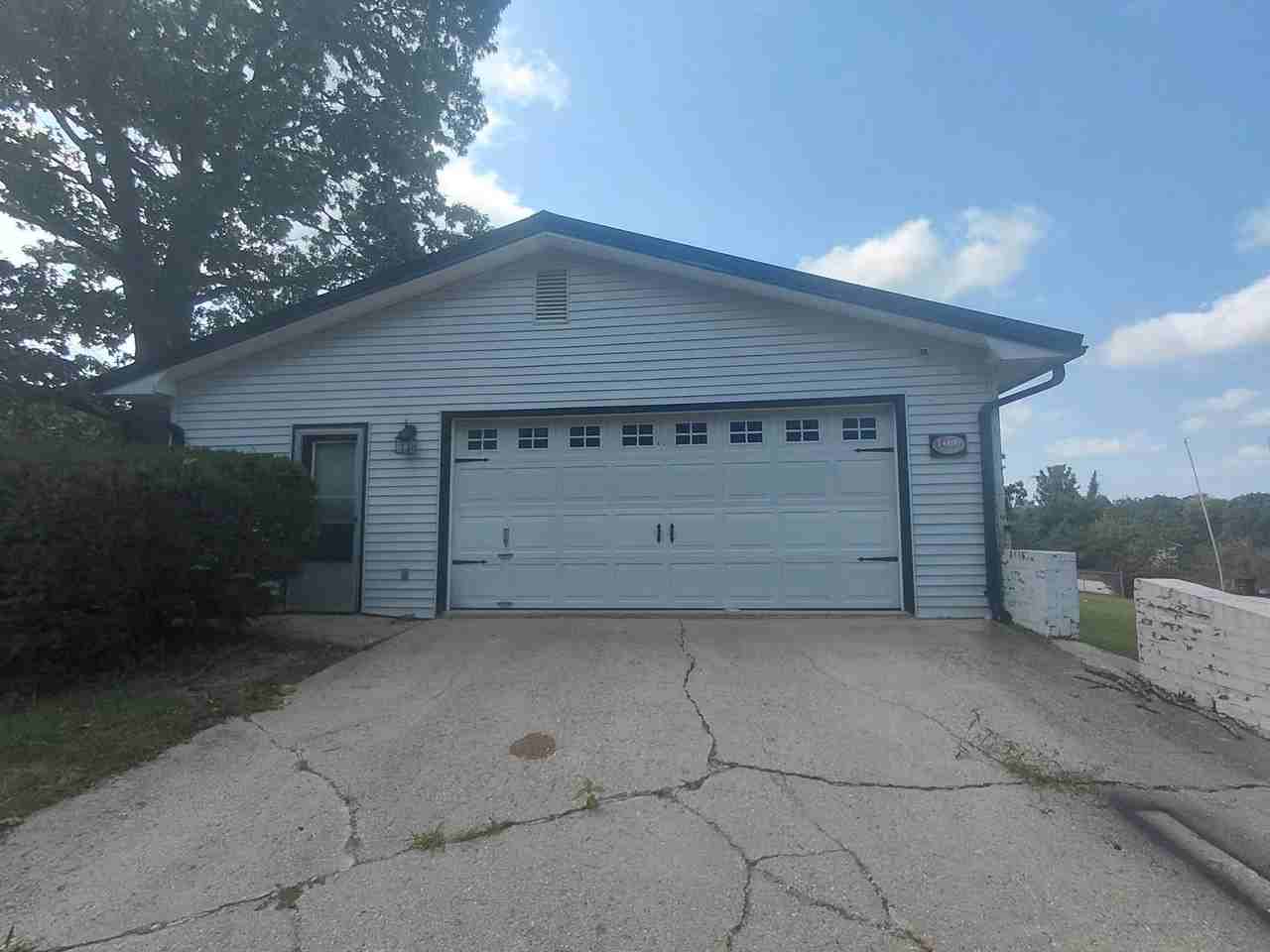 14490 Hilltop Rd - Photo 2 of 29