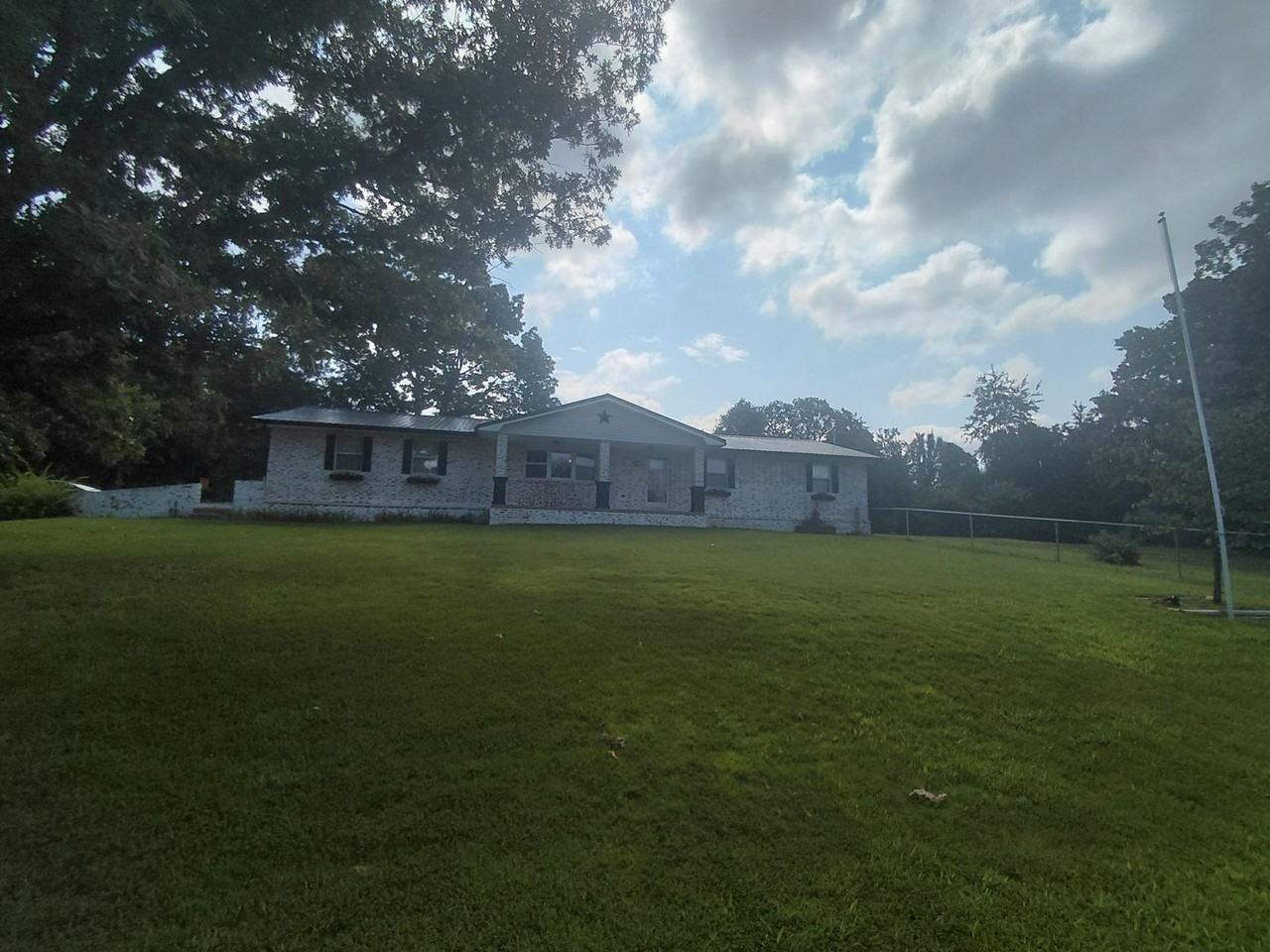14490 Hilltop Rd - Photo 3 of 29