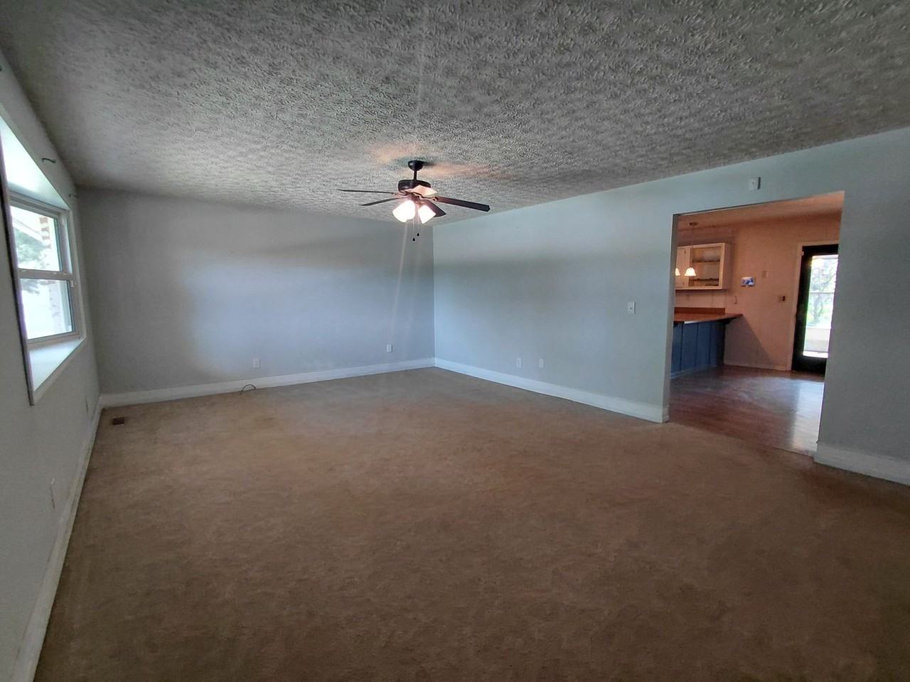 14490 Hilltop Rd - Photo 5 of 29