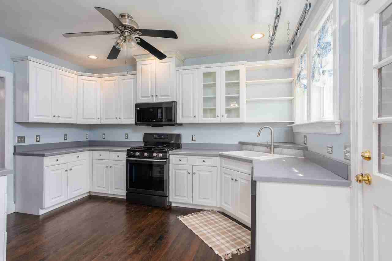 435 E 51st St - Photo 7 of 18