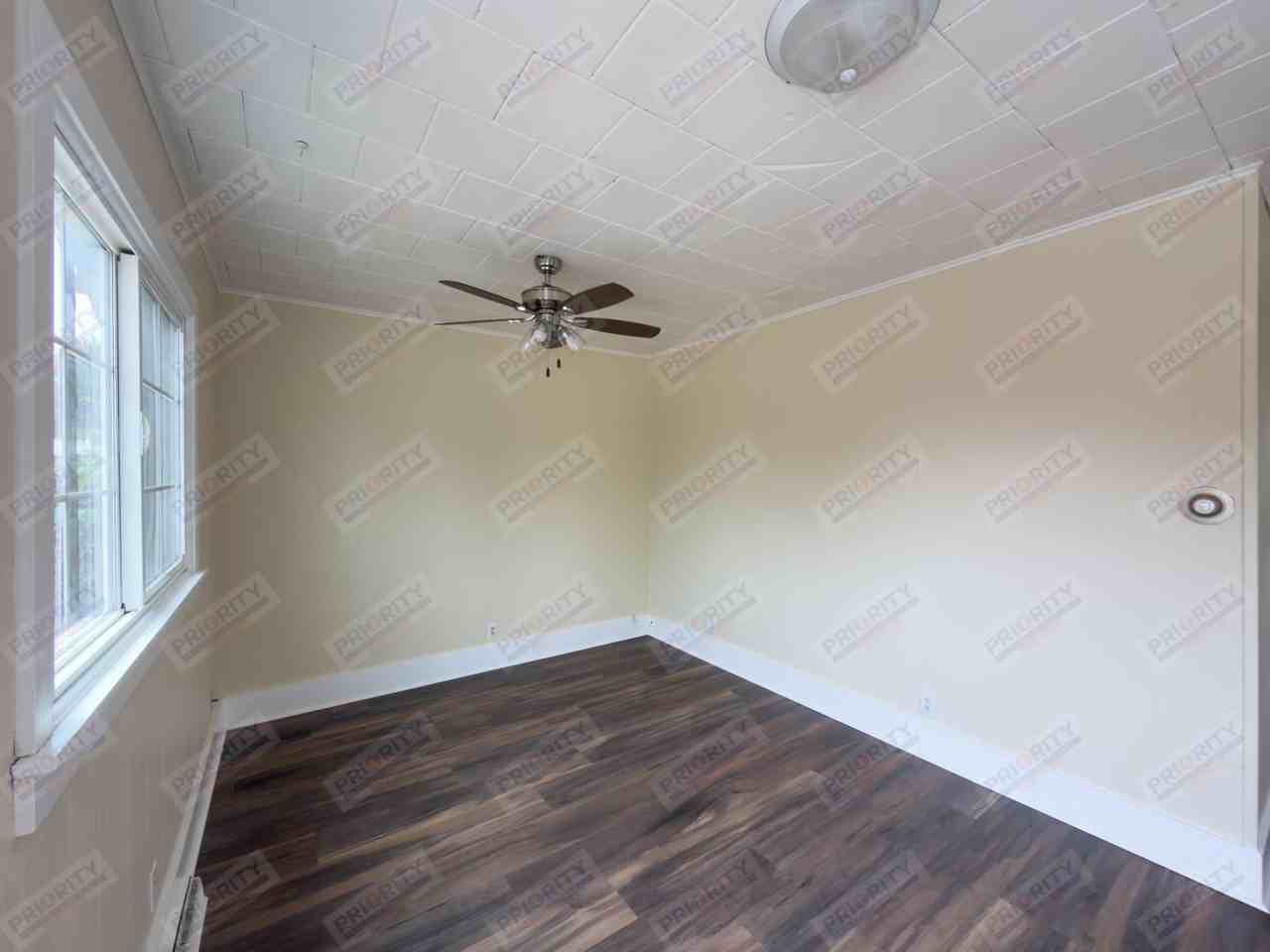 702 S Gillette Ave - Photo 3 of 11