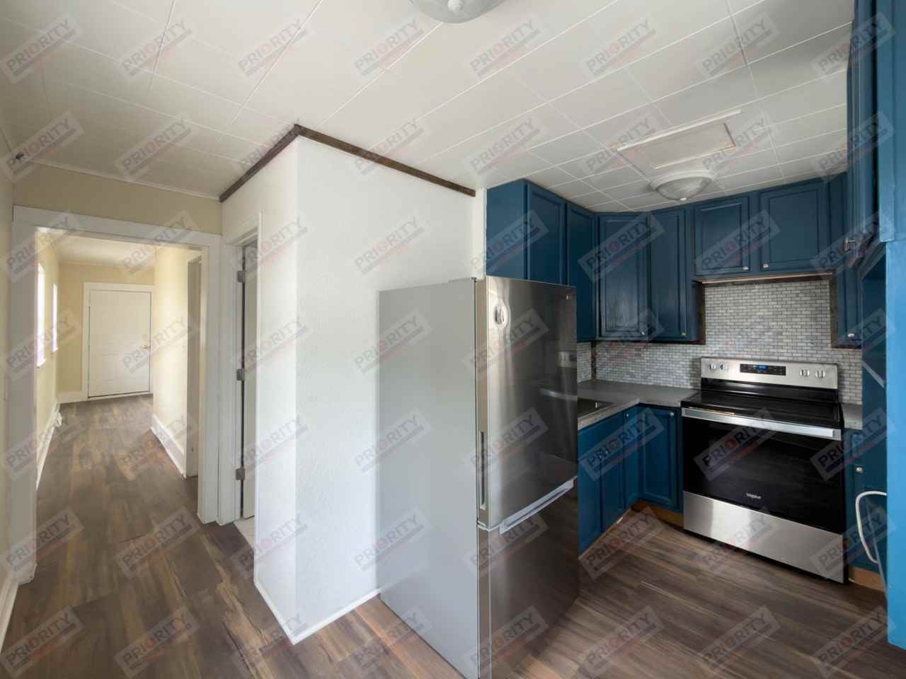 702 S Gillette Ave - Photo 4 of 11