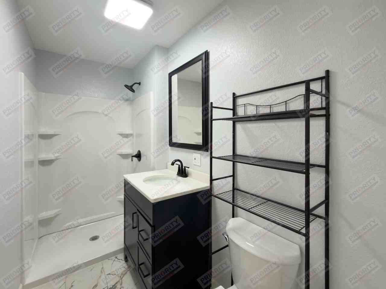 702 S Gillette Ave - Photo 7 of 11