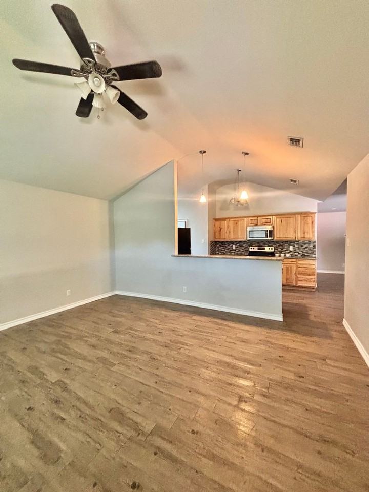 2205 Johnson Ave - Photo 2 of 11