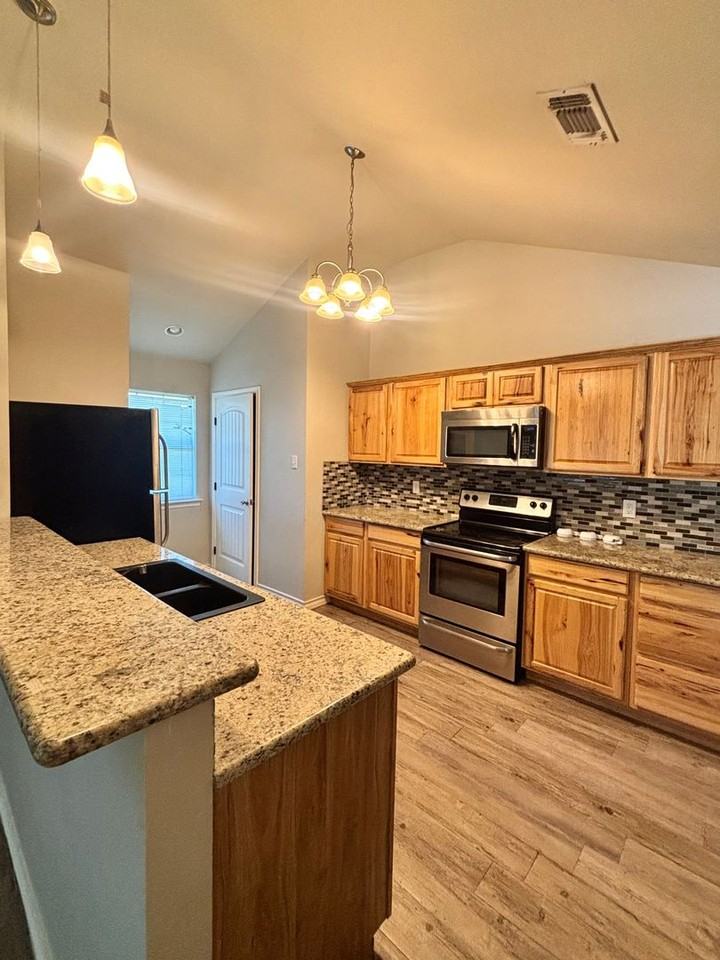 2205 Johnson Ave - Photo 3 of 11