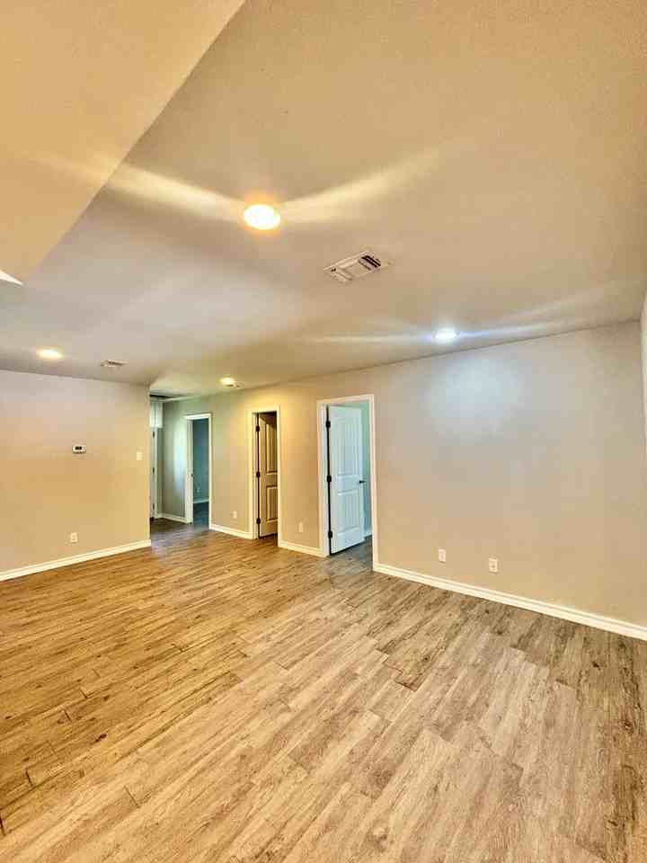 2205 Johnson Ave - Photo 5 of 11