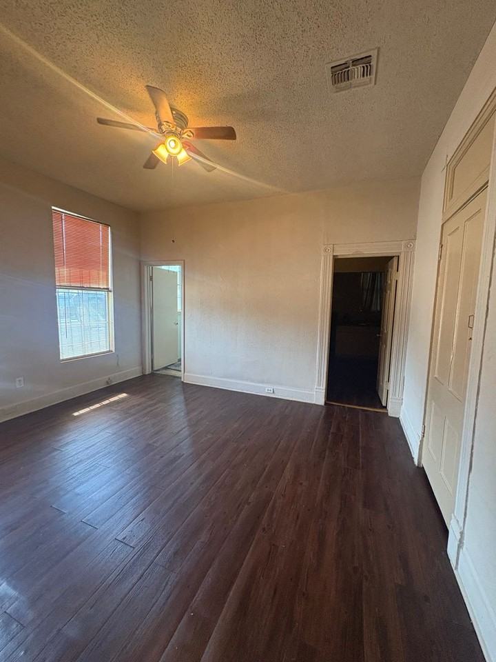 517 Stoner Ave - Photo 2 of 7