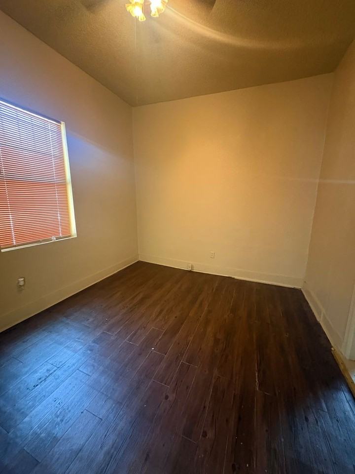 517 Stoner Ave - Photo 3 of 7