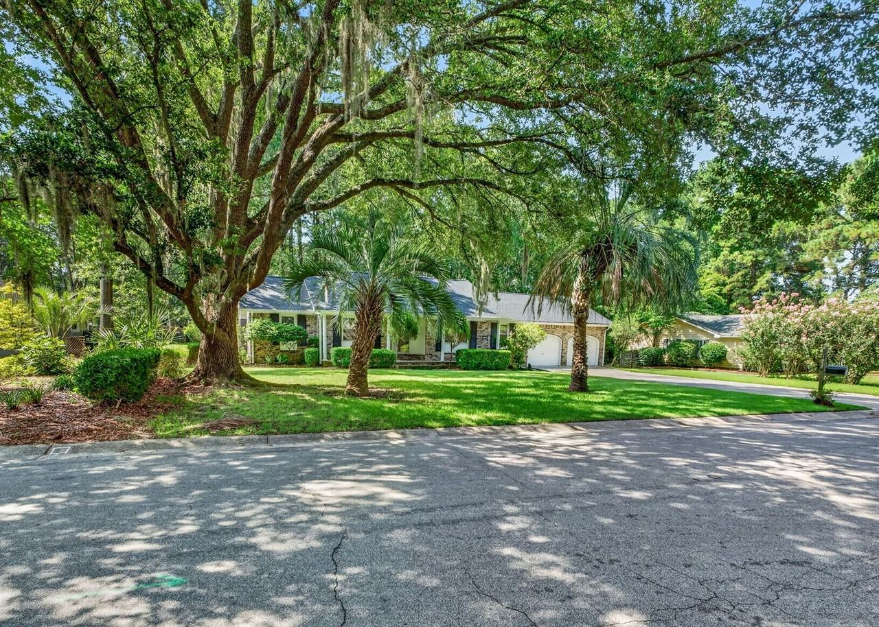 1037 Law Ln - Photo 3 of 33